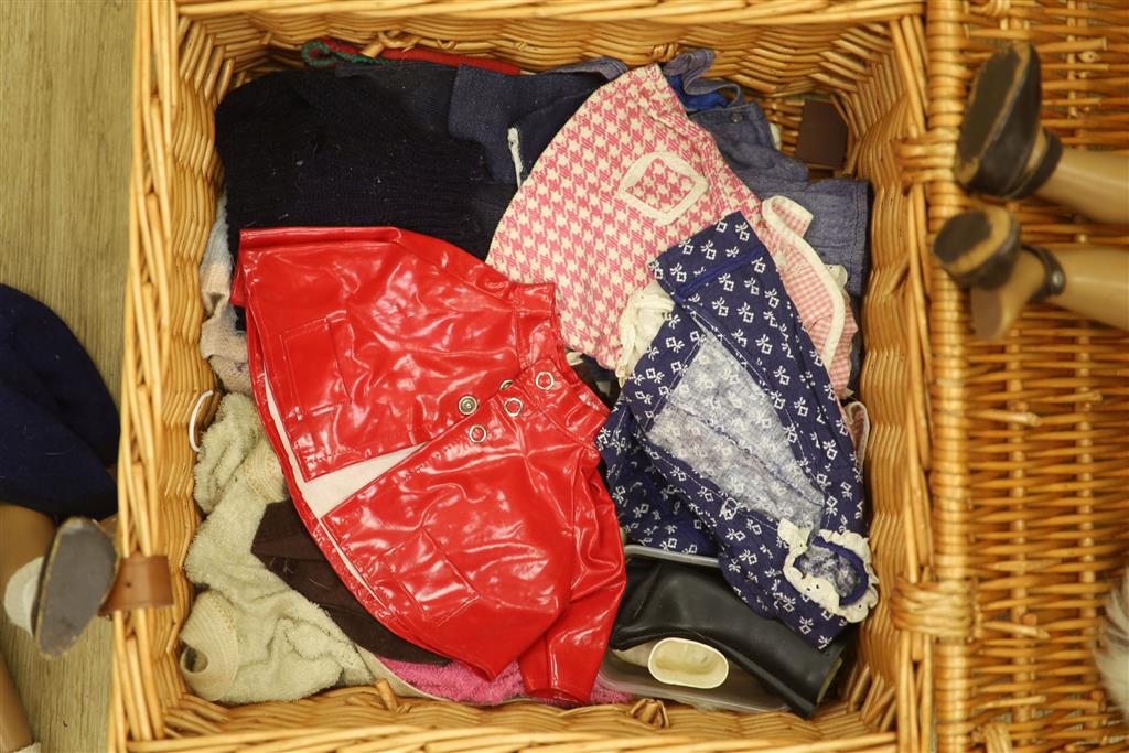 Four Sacha dolls and a collection of clothes